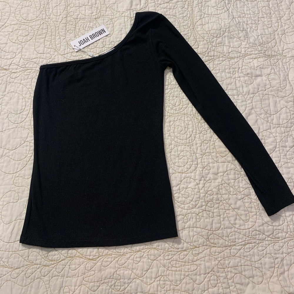 New JOAH BROWN One shoulder Long Sleeves Ribbed Black Top Size S/M‎